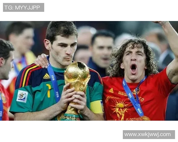 足球明星勇敢出柜同性恋身份引发社会关注与讨论